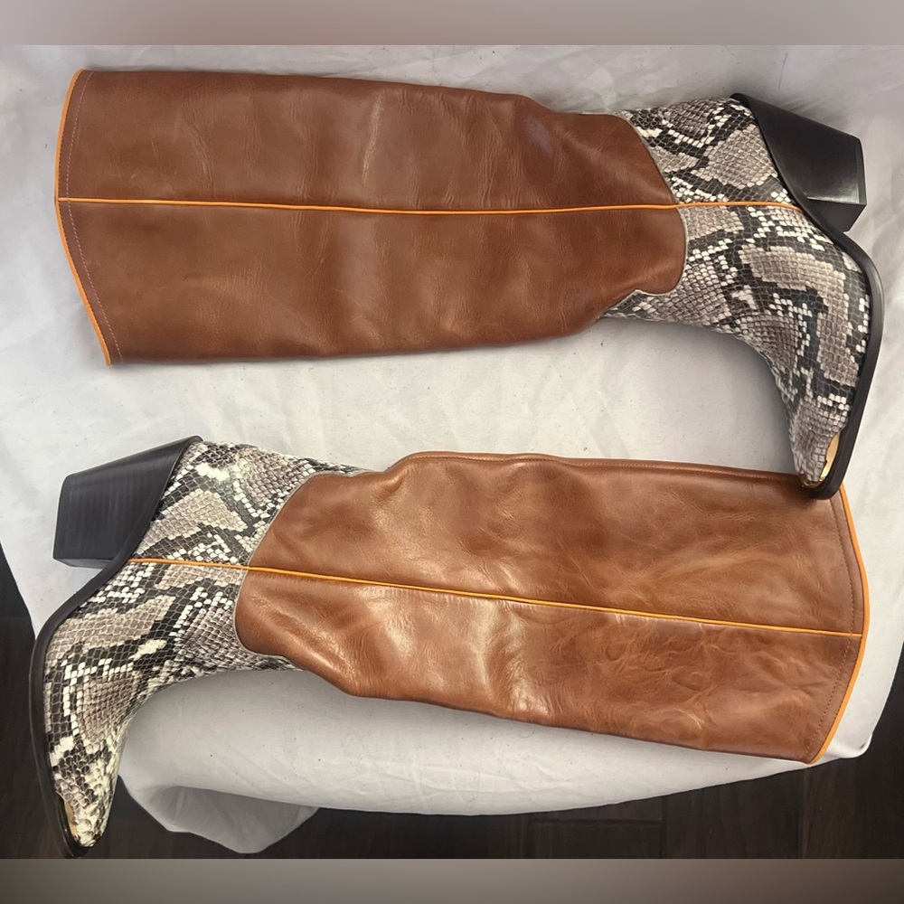 Tory Burch WESTERN KNEE HIGH PULL ON BROWN /
SNAKE Leather Boots 36.5 RARE - Picture 4 of 11